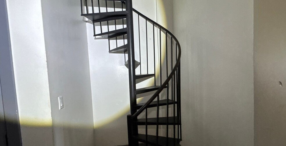 1490 Saint Johns Pl, Brooklyn, NY à vendre - Photo intérieure - Image 2 de 13