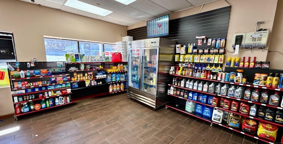 711 Rubber Ave, Naugatuck, CT à vendre - Photo du bâtiment - Image 3 de 5