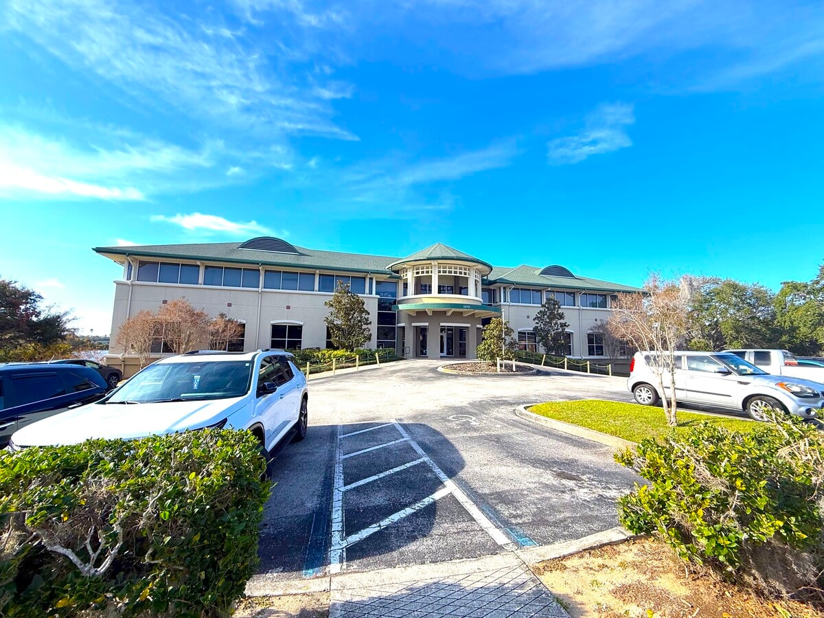 1879 Nightingale Ln, Tavares, FL 32778 - Unité B2 -  - Photo intérieure - Image 1 of 31