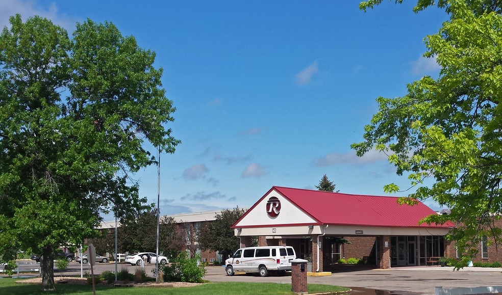 1400 8th Ave NW, Aberdeen, SD for sale - Primary Photo - Image 1 of 1