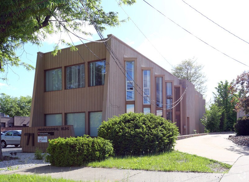 71 Baker Blvd, Fairlawn, OH à vendre - Photo du bâtiment - Image 2 de 2