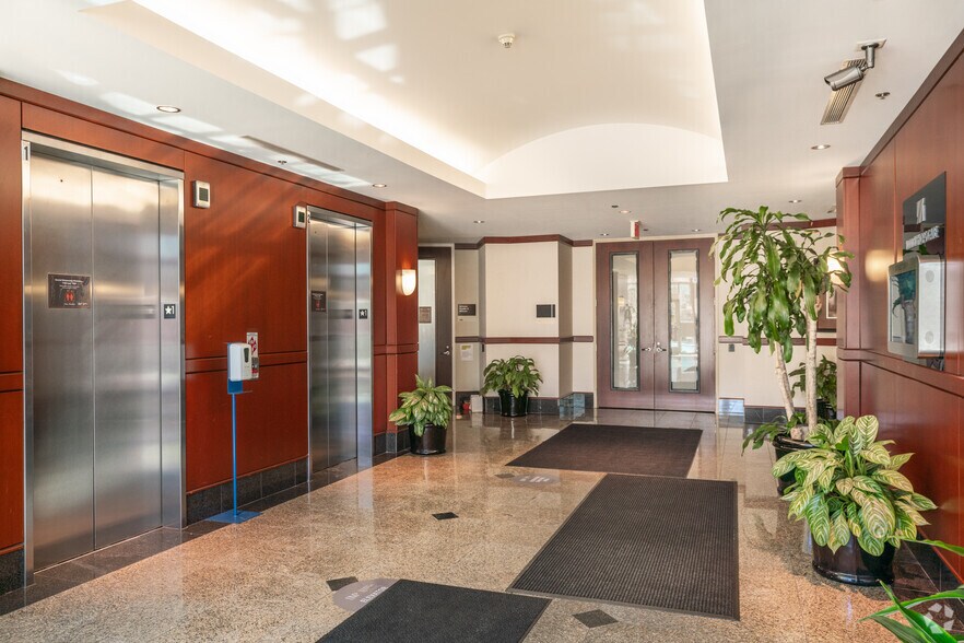 1000 Bishops Gate Blvd, Mount Laurel, NJ à louer - Hall d’entrée - Image 2 de 2