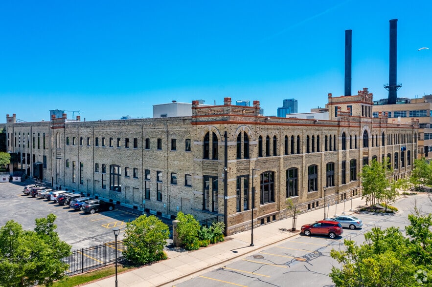 1610 N 2nd St, Milwaukee, WI à louer - Photo du bâtiment - Image 2 de 8