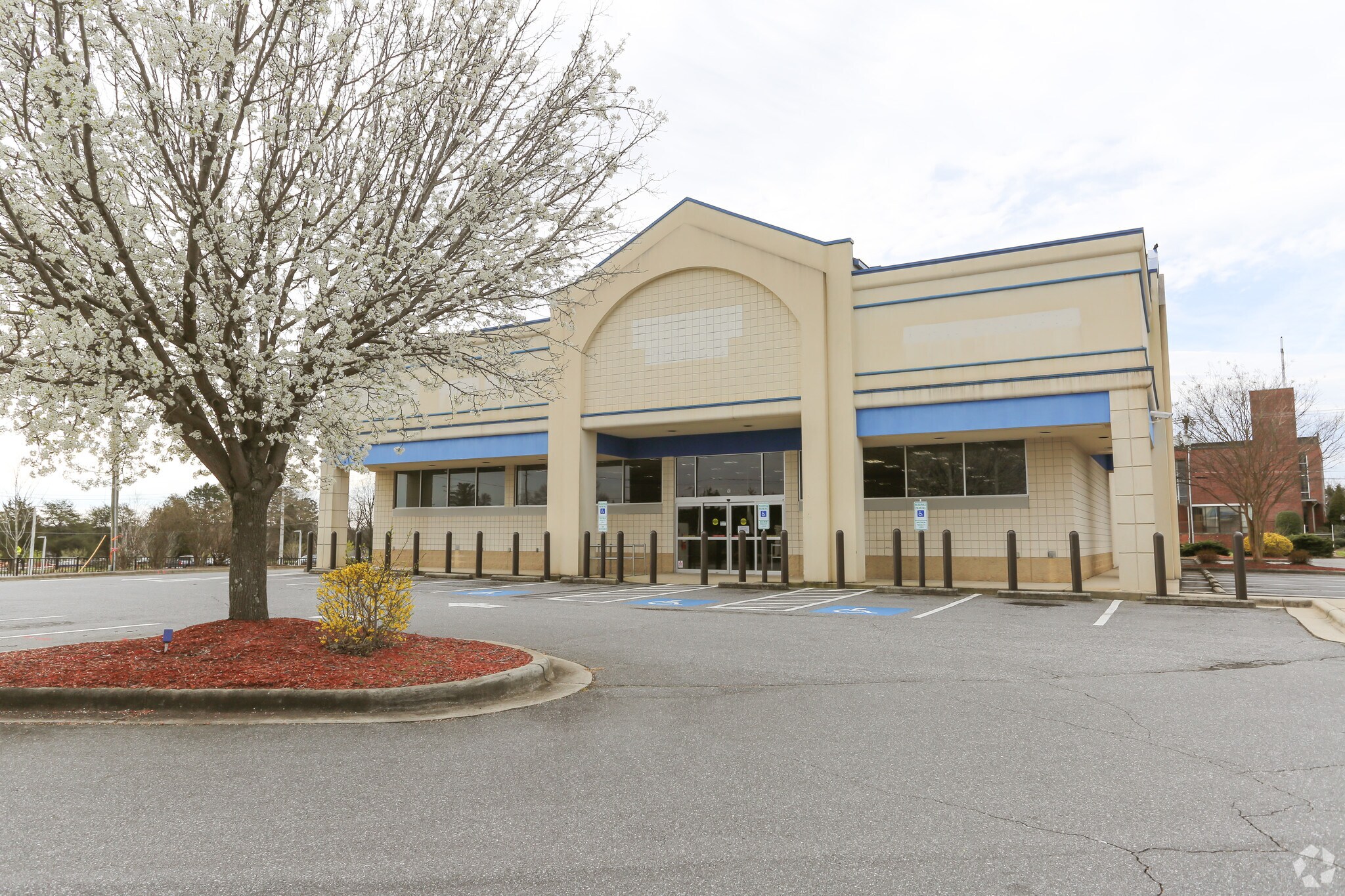 10 29th Ave NE, Hickory, NC for sale Primary Photo- Image 1 of 1