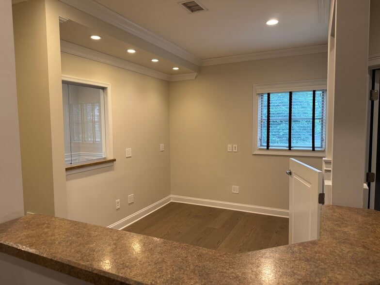 215 Monmouth Rd, Oakhurst, NJ for lease - Building Photo - Image 3 of 22