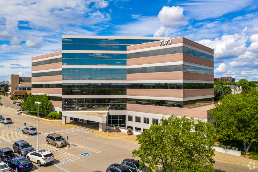 7373 France Ave S, Edina, MN for lease - Building Photo - Image 1 of 6