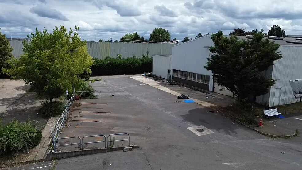 7 Rue De L'Equerre, SAINT-OUEN-L'AUMONE for lease - Building Photo - Image 3 of 17