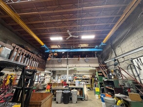 1479 Dominion St, North Vancouver, BC à louer Photo intérieure- Image 2 de 2