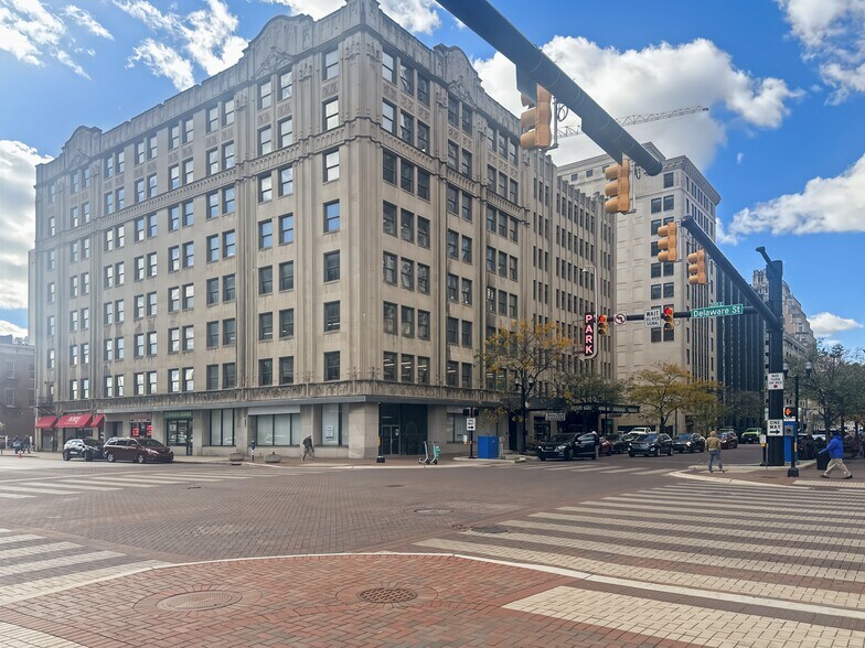 155 E Market St, Indianapolis, IN à louer - Photo du bâtiment - Image 1 de 8