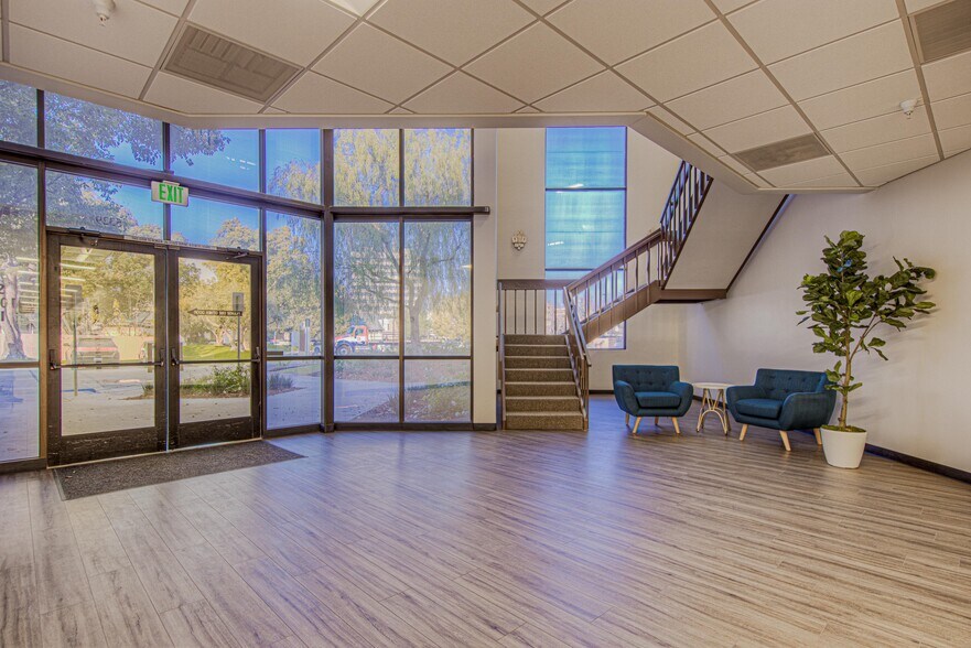 5329 Office Centre Ct, Bakersfield, CA à louer - Photo intérieure - Image 3 de 15