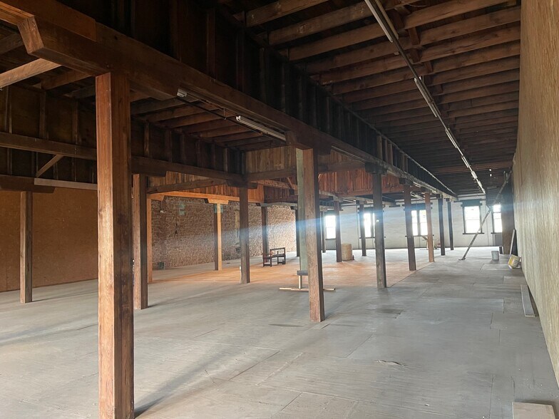 324 W Oklahoma Ave, Guthrie, OK à louer - Photo du bâtiment - Image 2 de 20
