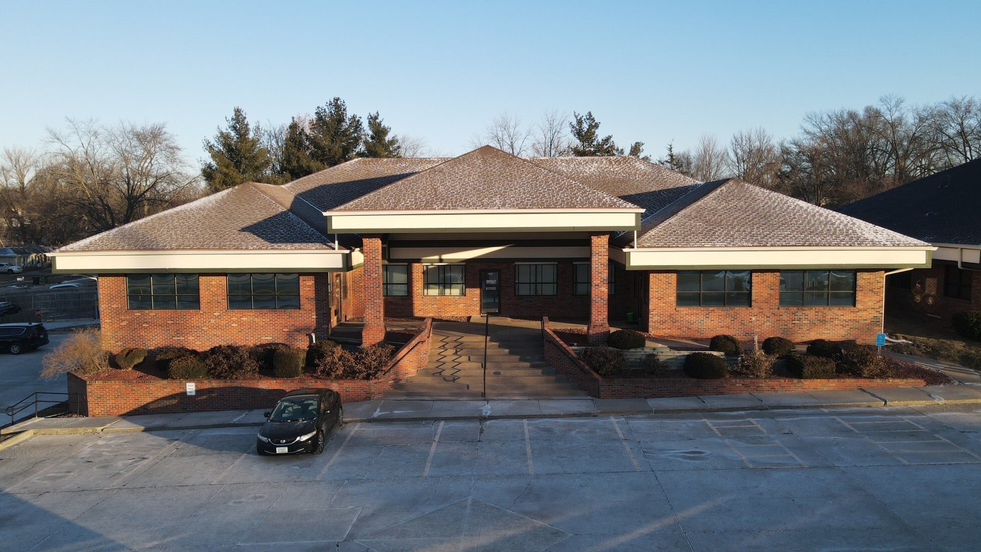 7723-7743 Douglas Ave, Urbandale, IA for lease Primary Photo- Image 1 of 6