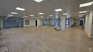 Calle de Orense, 26, Madrid, Madrid for lease Interior Photo- Image 2 of 24