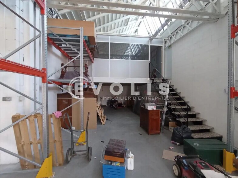 Flex in Vénissieux for lease - Interior Photo - Image 3 of 16