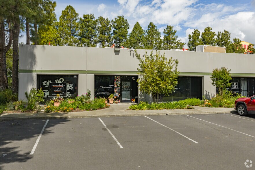 1370 Industrial Ave, Petaluma, CA à louer - Photo du bâtiment - Image 2 de 5