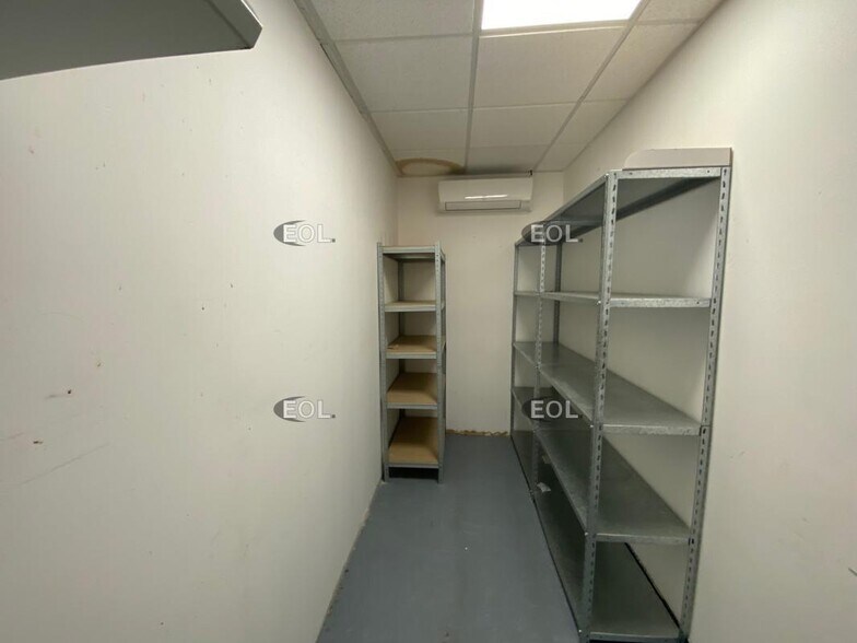 Office in Salon-de-Provence for lease - Interior Photo - Image 3 of 5
