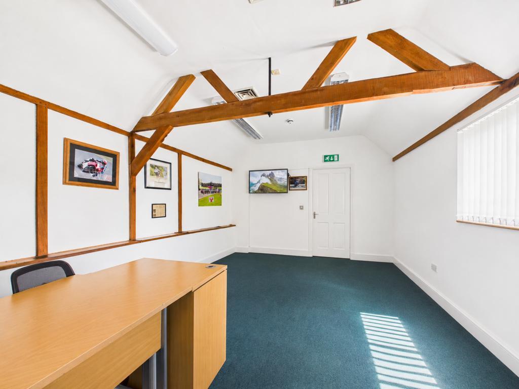 Luton Rd, Toddington for lease Interior Photo- Image 1 of 10