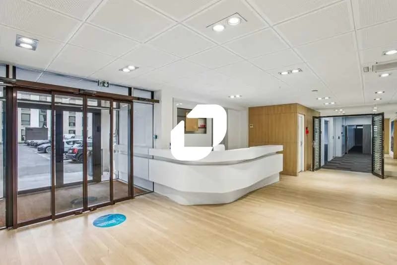 Office in Chatou for lease - Building Photo - Image 2 of 22