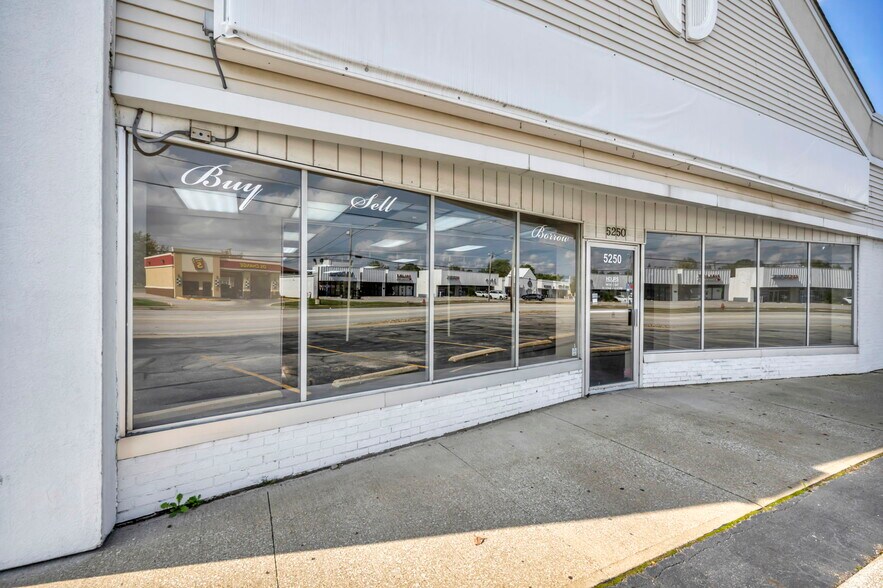 5220-5250 Northfield Rd, Maple Heights, OH à louer - Photo du bâtiment - Image 3 de 12