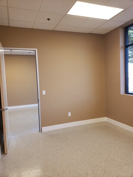 7235 E Hampton Ave, Mesa, AZ à vendre - Photo du bâtiment - Image 3 de 13