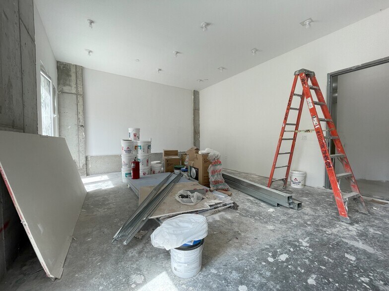 624 Metropolitan Ave, Brooklyn, NY à louer - Photo du bâtiment - Image 3 de 5