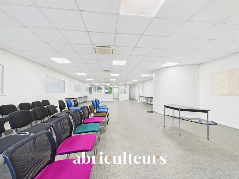 Office in Gellainville for lease - Building Photo - Image 3 of 9