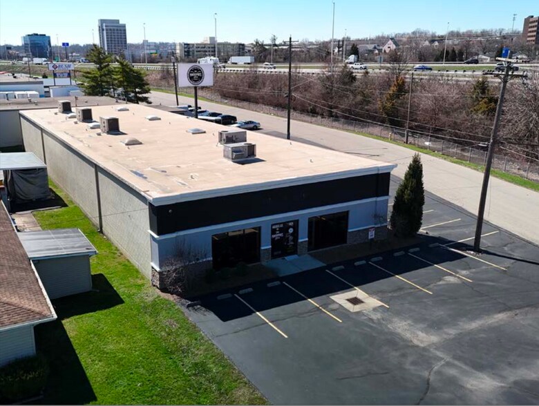 11574 E Gondola St, Sharonville, OH à louer - Photo du bâtiment - Image 3 de 20