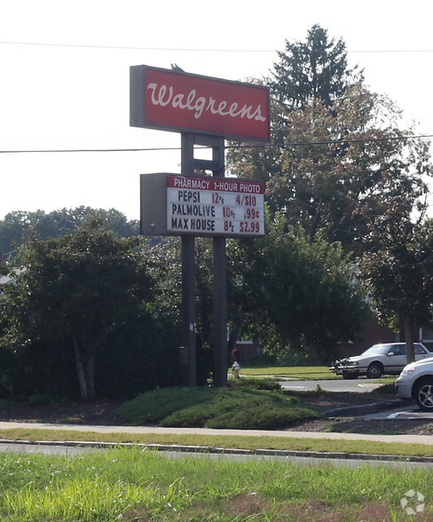 50 Saint James Blvd, Springfield, MA for lease - Building Photo - Image 2 of 4