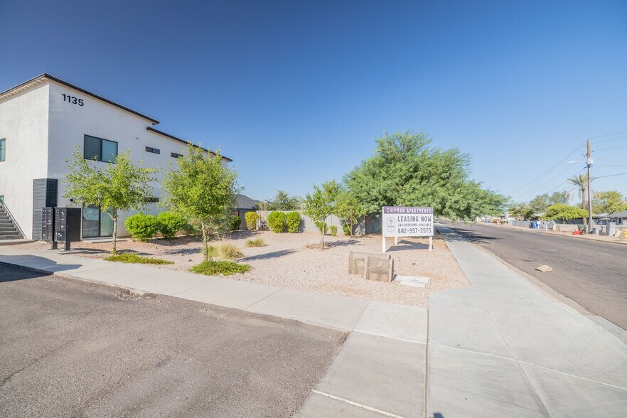 1135 E Chipman Rd, Phoenix, AZ à vendre - Photo du bâtiment - Image 3 de 17