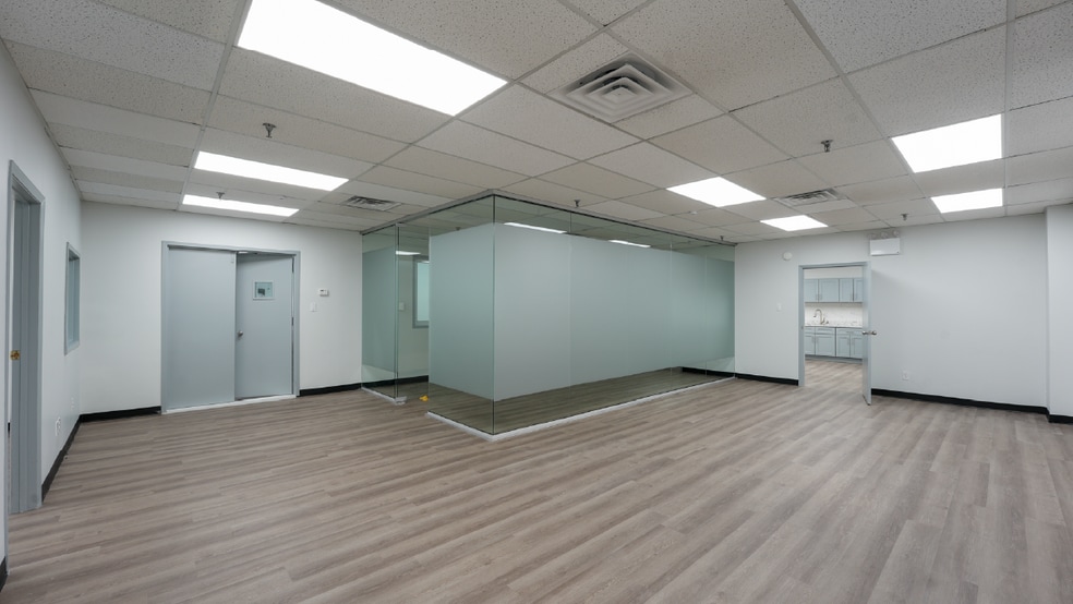 1845 Steinway St, Astoria, NY for lease - Building Photo - Image 3 of 7