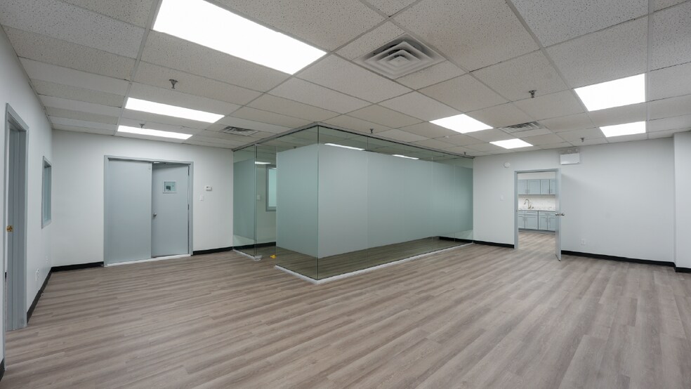 1845 Steinway St, Astoria, NY à louer - Photo du bâtiment - Image 3 de 7