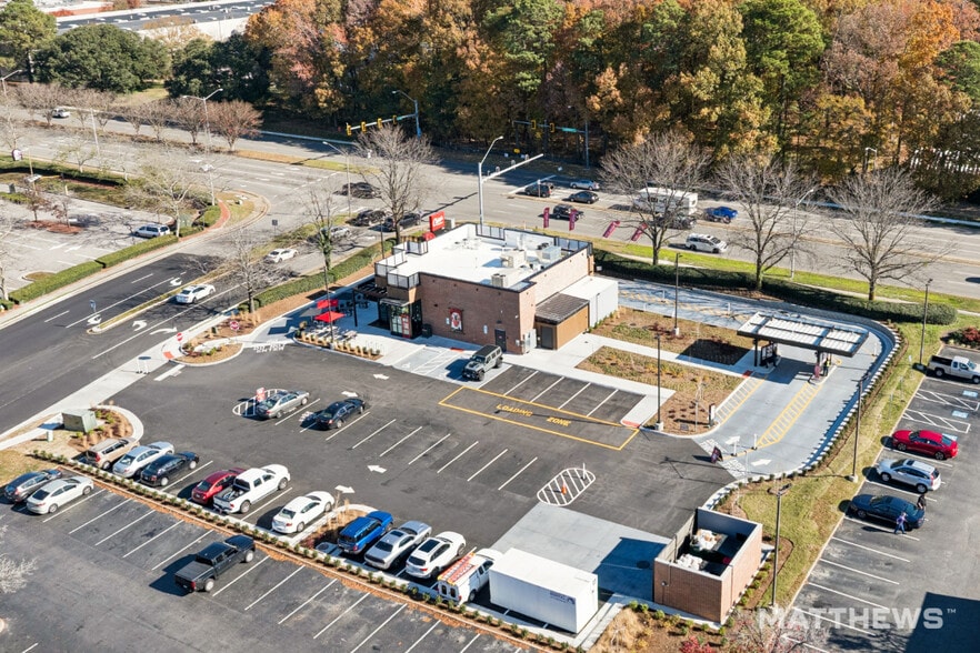 675 Lynnhaven Pky, Virginia Beach, VA à vendre - Photo du bâtiment - Image 3 de 8