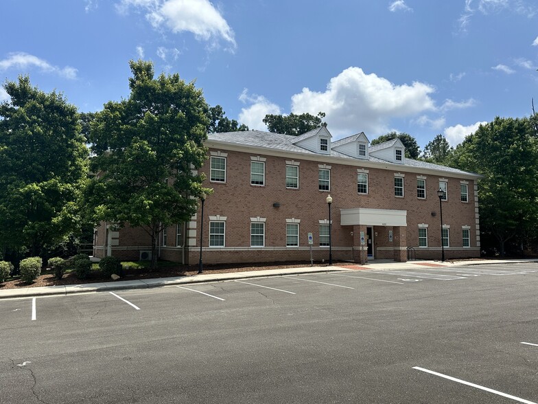 4102 Ben Franklin Blvd, Durham, NC à vendre - Photo du bâtiment - Image 1 de 20