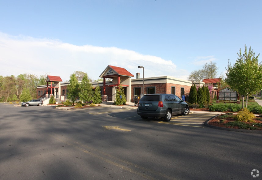 259-279 New Britain Road portfolio of 2 properties for sale on LoopNet.ca - Building Photo - Image 1 of 2