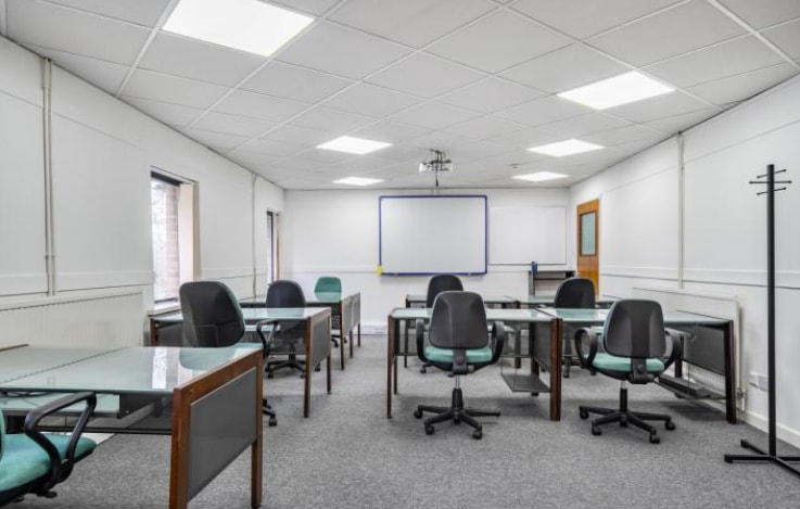 Quarry Rd, Chipping Sodbury, SGC BS37 6JL - Unité Suite 6 -  - Photo intérieure - Image 1 of 8