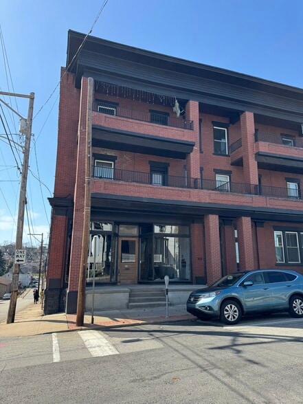 316-320 S Pennsylvania Ave, Greensburg, PA à louer - Photo du bâtiment - Image 2 de 5