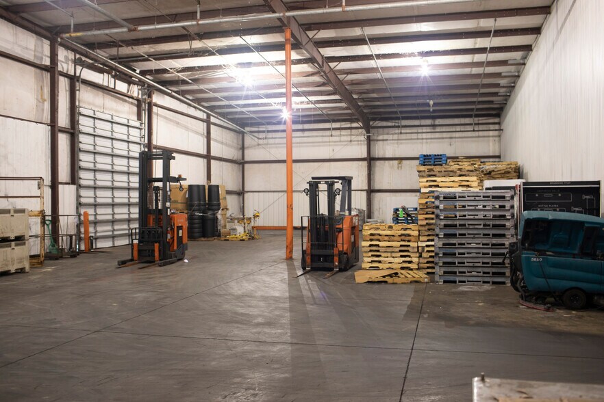 8 Railroad Ave, Haines City, FL à louer - Photo intérieure - Image 3 de 5