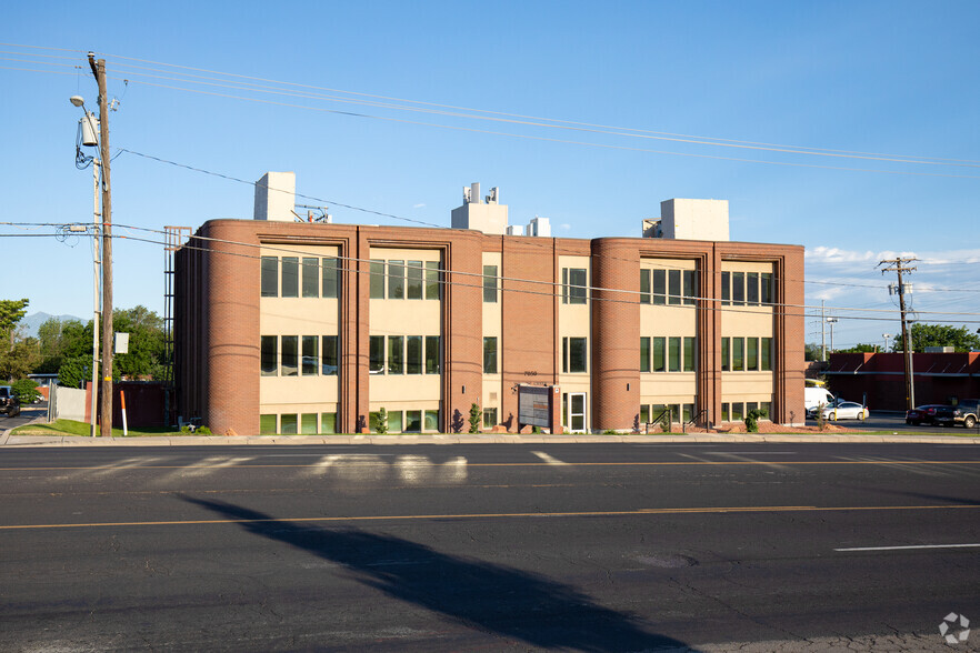 7050 S Highland Dr, Cottonwood Heights, UT à louer - Photo du bâtiment - Image 2 de 3