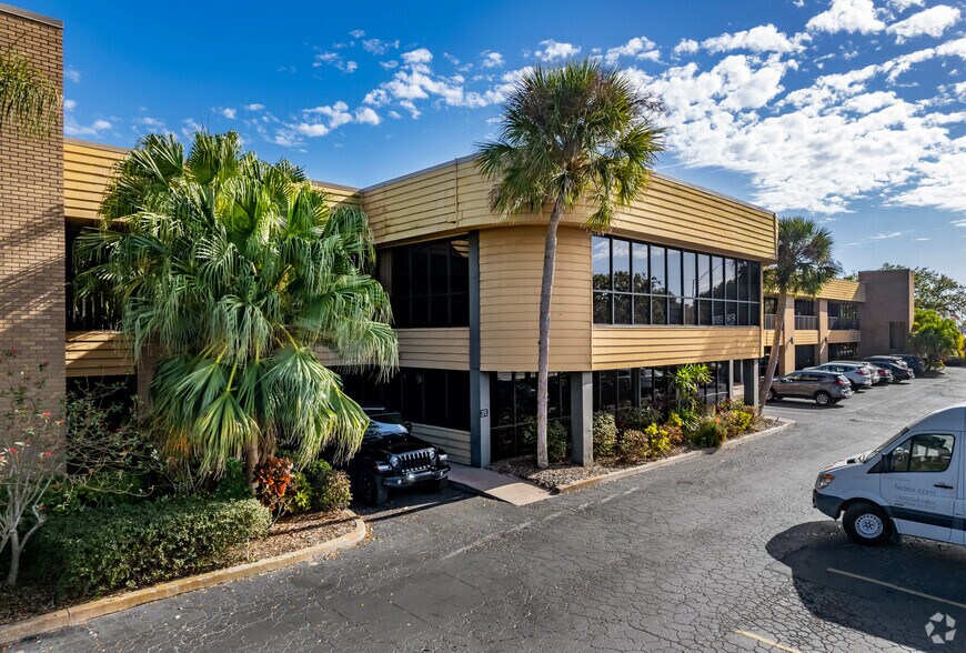 2750 Stickney Point Rd, Sarasota, FL à louer - Photo du bâtiment - Image 2 de 9