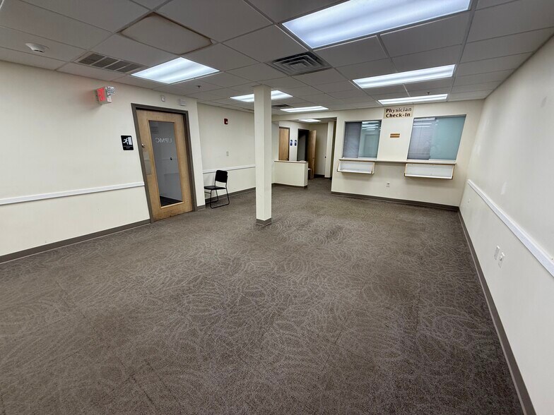 651 S Center Ave, Somerset, PA à vendre - Photo du bâtiment - Image 2 de 19