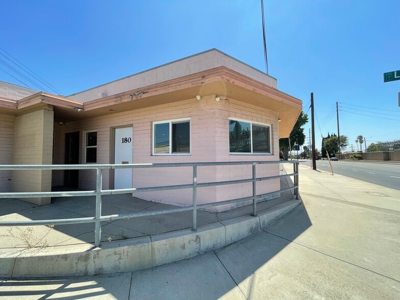 174-180 W Live Oak Ave, Arcadia, CA for lease - Building Photo - Image 2 of 13