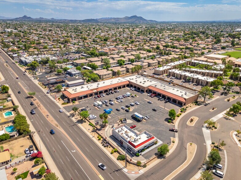 4139 W Bell Rd, Phoenix, AZ à louer - Photo du bâtiment - Image 2 de 15