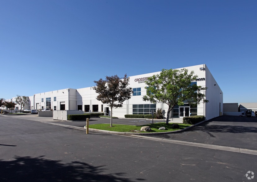14051-14055 Stage Rd, Santa Fe Springs, CA for lease - Building Photo - Image 2 of 11