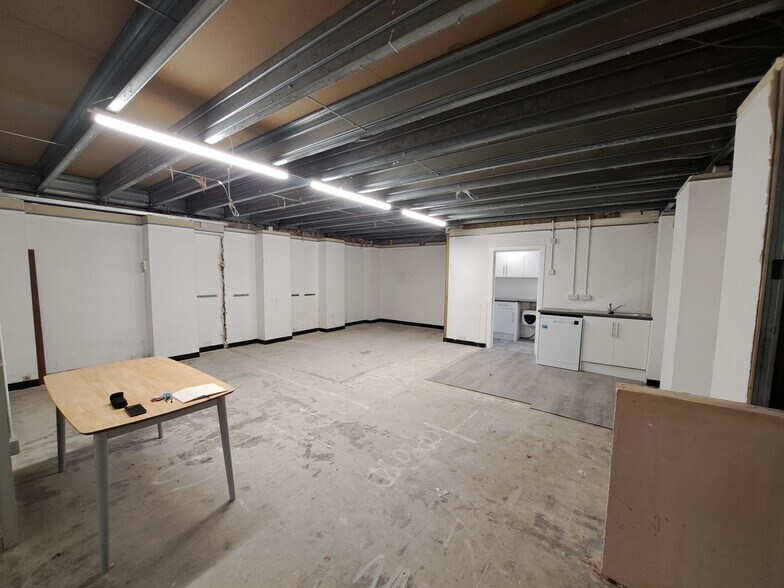 315 Drakemire Dr, Glasgow à louer - Photo du bâtiment - Image 3 de 7