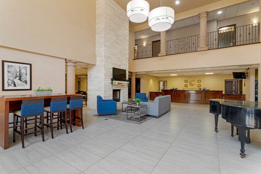 22223 Highway 59 N, Humble, TX for sale - Lobby - Image 2 of 5