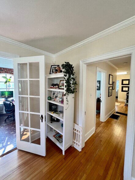 905 E Park Ave, Tallahassee, FL à louer - Photo du bâtiment - Image 3 de 12