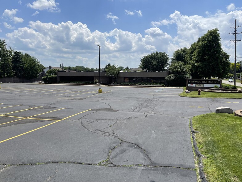 42700 Schoenherr Rd, Sterling Heights, MI for lease - Building Photo - Image 2 of 6