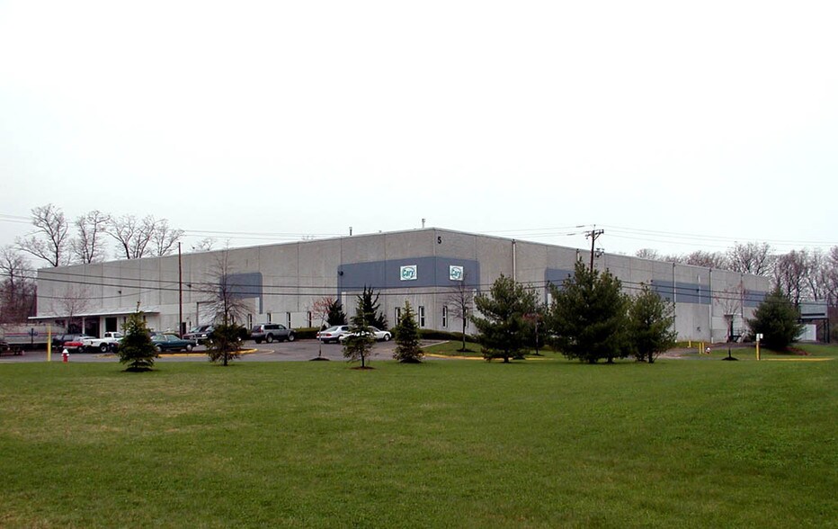 5 Nicholas Ct, South Brunswick, NJ à louer - Photo du bâtiment - Image 2 de 7