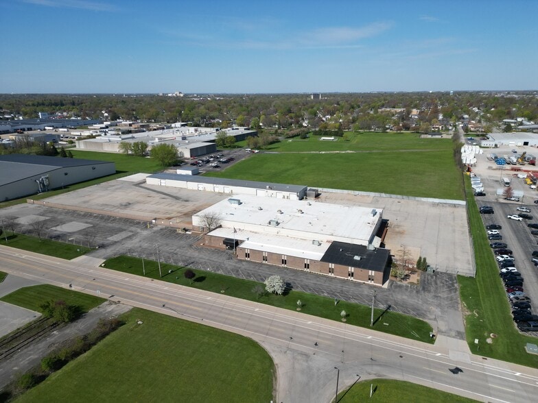 2323 N Roemer Rd, Appleton, WI à louer - Photo du bâtiment - Image 1 de 11