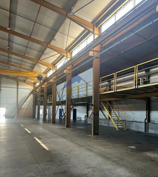 Flex in Vaulx-en-Velin for lease - Interior Photo - Image 3 of 8